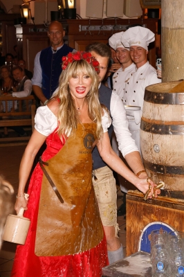 Click to view full size image
==============
Heidifest_by_Heidi_Klum2025_284529.jpg Heidifest_by_Heidi_Klum2025_284529.jpg