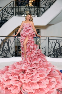 Click to view full size image
==============
2025_Set_4_-_78th_Cannes_Film_Festival_28829.jpg 2025_Set_4_-_78th_Cannes_Film_Festival_28829.jpg